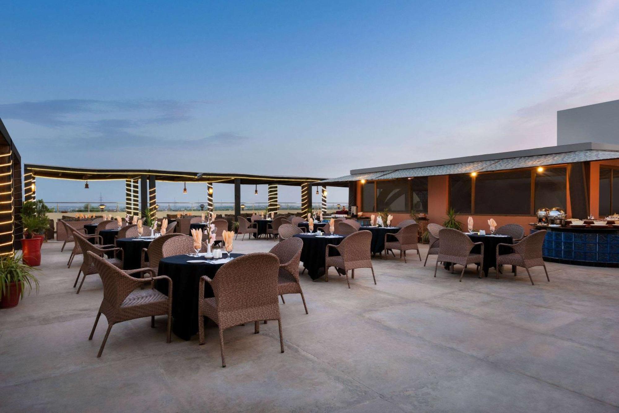 Ramada By Wyndham Islamabad Exterior photo
