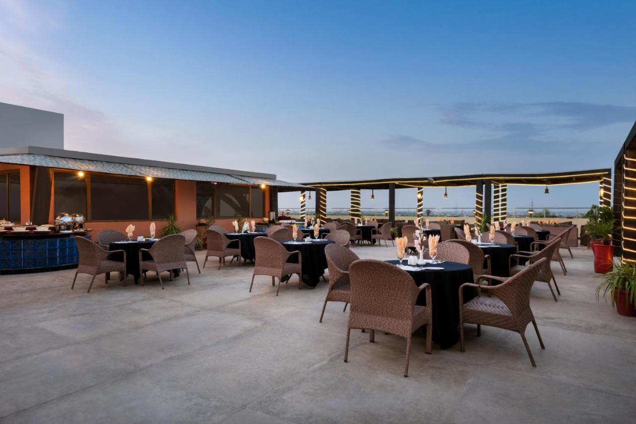 Ramada By Wyndham Islamabad Exterior photo
